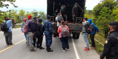 Brigada de Infantería de Marina transportó y proporcionó seguridad a migrantes