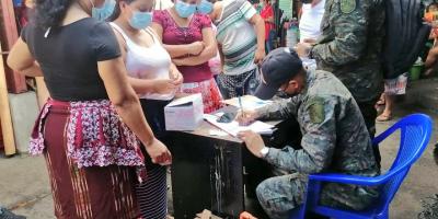 Equipos del Ejército de Guatemala vacunarán y harán pruebas de COVID-19 en mercados de la capital del 27 de enero al 9 de febrero
