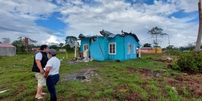 Fuertes vientos dañaron viviendas en Morales, Izabal.