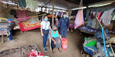 Brigada de Infantería de Marina apoya distribución de víveres a personas de la tercera edad