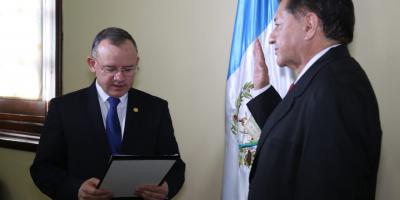 Ministro de Gobernación juramenta al Cuarto Viceministro de Tecnología de la Información y las Comunicaciones.