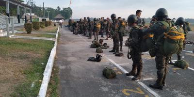 Paracaidistas se preparan para realizar salto táctico y jornada de vacunación 