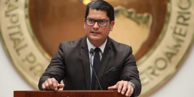 El ministro de Economía, Janio Rosales, durante su intervención en la conferencia de prensa.