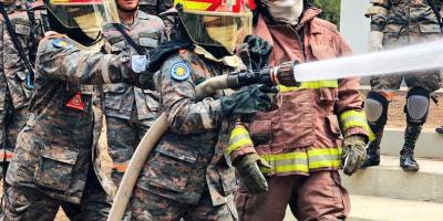Entrenamiento especializado en incendios estructurales.