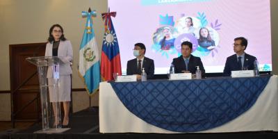 Secretaria Keila Gramajo Vilchez, titular de SEGEPLAN en firma de convenio proyecto CANAC