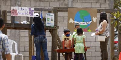 Estudiantes disfrutan de feria ambiental