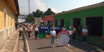 Caminata en Retalhuleu celebra el Día de la Tierra