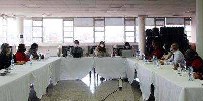 Directora de Onsec en reunión con sindicalistas y autoridades de Salud
