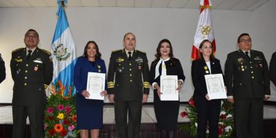 Ministerio de la Defensa Nacional otorgó medalla “Monja Blanca”, a mujeres destacadas.