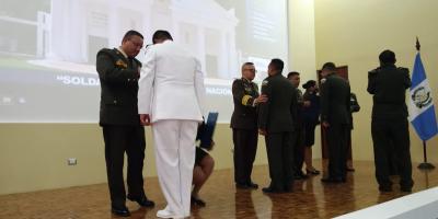 Comando Superior de Educación del Ejército concluye cursos de profesionalización militar