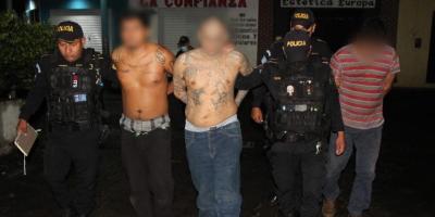 Trailero es capturado cuando transportaba a cuatro mareros salvadoreños