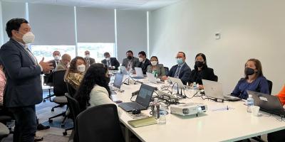 La Viceministra de Integración y Comercio Exterior, María Luisa Flores, durante su reunión.