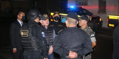 Ministro de Gobernación verifica operativos en Villa Nueva