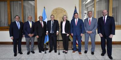 Presidente Alejandro Giammattei recibió delegación bipartidista de Estados Unidos