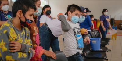 Los pequeños y sus padres disfrutaron de distintos juegos