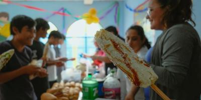 Los jóvenes disfrutaron de platillos de la temporada