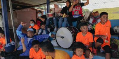 Los niños de la banda escolar amenizaron la mañana