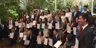 Entrega de becas a 38 guatemaltecos que realizaran estudios superiores en Taiwán  