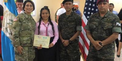 Ejército de Guatemala, promueve el desarrollo y educación al impartir curso de idioma inglés.