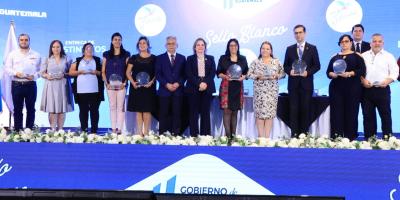 Gobierno entrega distintivos “Sello Blanco” a pequeños y medianos productores