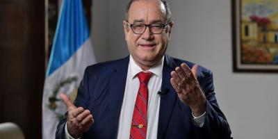 En Consulta con el Dr. Giammattei