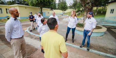 Los jóvenes se encargaron de guiar a los visitantes