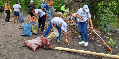 MARN lidera jornada de saneamiento en playa de Tulate 