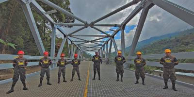 Cuerpo de Ingenieros del Ejército instala puente Warren en Tamahú, Alta Verapaz.