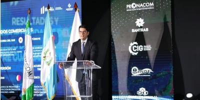 El Ministro de Economía Dr.  Janio Rosales presidió el evento.