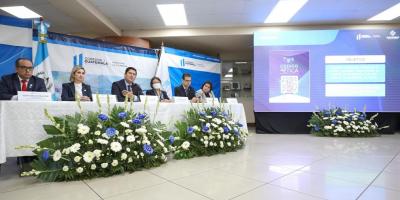 El Ministro de Economía Dr.  Janio Rosales (tercero de Izq. a Der.) presidió el evento.