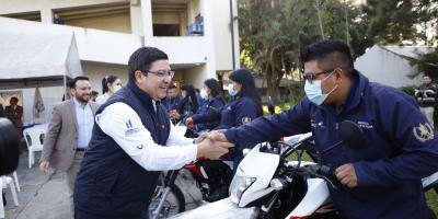Extensionistas reciben motocicletas para fortalecer acciones de respuesta ante el cambio climático