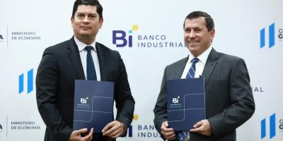 Ministro de Economía Janio Rosales y el Gerente de Banco Industrial Ing. Luis Lara. 