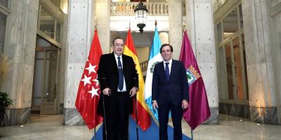 Presidente Alejandro Giammattei junto con el alcalde de Madrid, Jose Luis Martínez