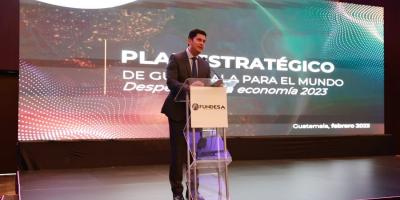 El Ministro de Economía, Dr. Janio Rosales, durante su disertación.