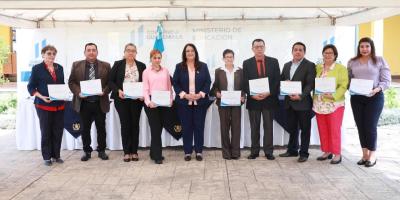 Ministra de Educación y Junta Directiva de los Institutos Nacionales Experimentales