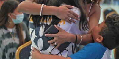 Toda la emoción se funda en un abrazo de orgullo y agradecimiento a la vida