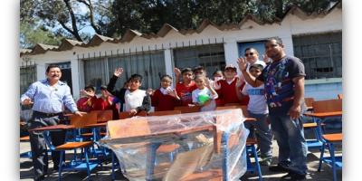 Dideduc Guatemala Occidente  entrega escritorios a centros educativos