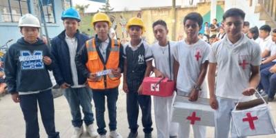 Estudiantes finalizan con éxito  primer simulacro de evacuación 
