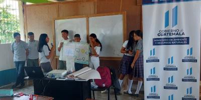 Estudiantes de Paxcamán, Flores, Petén finalizan su formación como Guardianes Ecológicos
