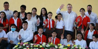 Autoridades de Gobierno participan en reapertura de Escuela de preprimaria y primaria en Salamá, Baja Verapaz