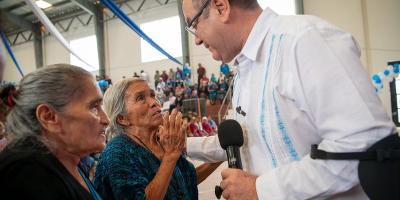 Adultos mayores agradecen al Presidente Giammattei el aporte económico recibido