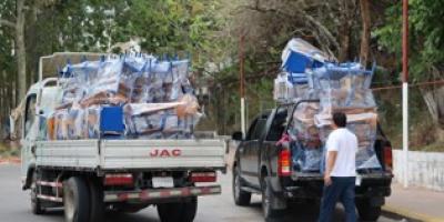 Entregan escritorios a escuelas de Jutiapa
