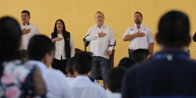 Mandatrio y Ministros participan en el acto protocolario 