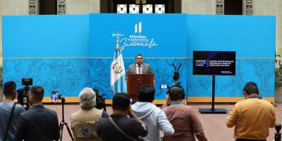 Conferencia de prensa con funcionarios del Ejecutivo.
