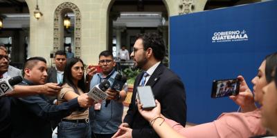 Secretario de Comunicación Social brinda declaraciones a los medios de comunicación