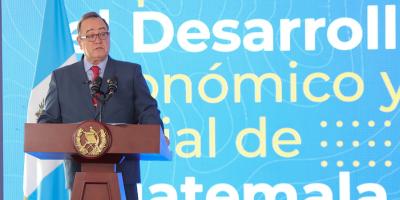 El presidente Giammattei presidió la apertura de la feria de la vivienda.