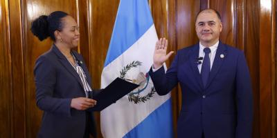 Juramentan a nuevo Ministro de Energía y Minas