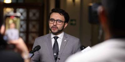 Secretario de Comunicación Social, brinda declaraciones 