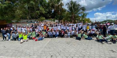 Jornada de limpieza reúne a 150 voluntarios en Petén