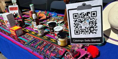 Exposición de Productos con distintivo Sello Blanco en los Angeles, California